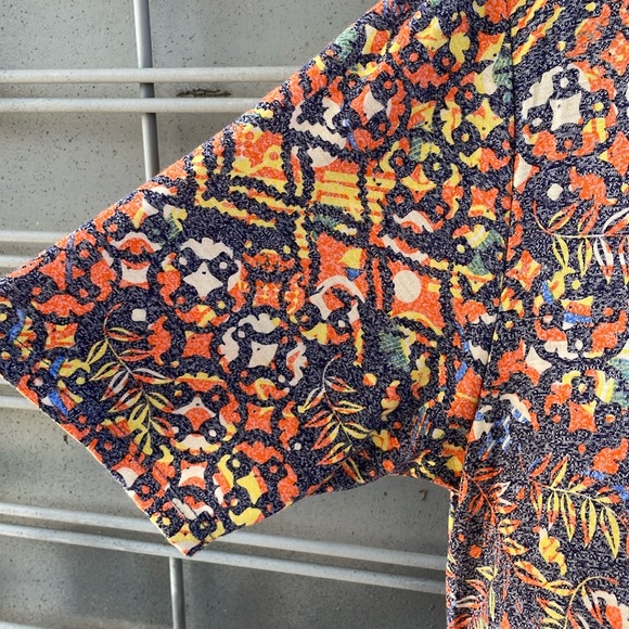 LulaRoe Geometric & Floral Perfect T Top-#0594 - Picture 4 of 12